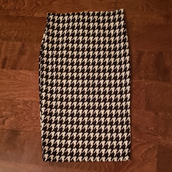 Brat Star. Beauti black and white stretch skirt Up to the knees houndstooth, - Picture 7 of 11
